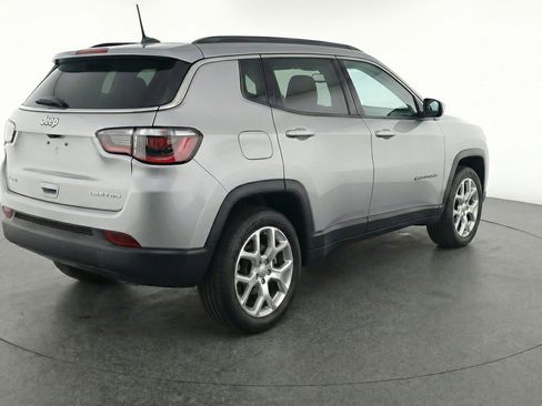 Used 2025 Jeep Compass Limited AWD/4WD image 9