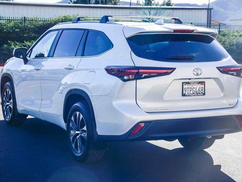 Certified 2025 Toyota Highlander XLE image 5