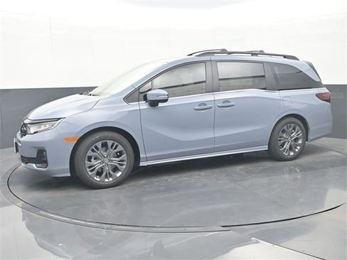 Used 2025 Honda Odyssey Touring image 4