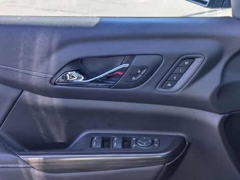 Used 2023 GMC Acadia SLT w/ Preferred Package image 12