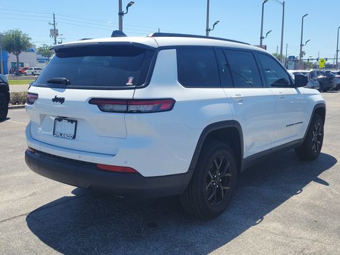 Used 2025 Jeep Grand Cherokee L Altitude image 7
