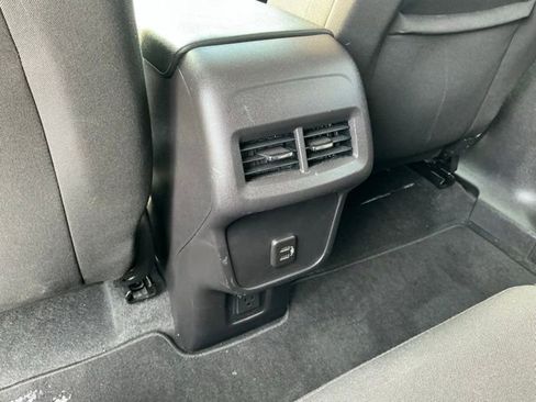 Used 2024 Chevrolet Equinox LT image 35