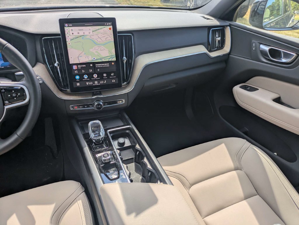 Used 2026 Volvo XC60 B5 Plus AWD/4WD image 18