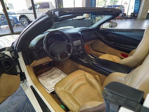 Used 2004 Chevrolet Corvette Convertible w/ Preferred Equipment Group RWD image 9