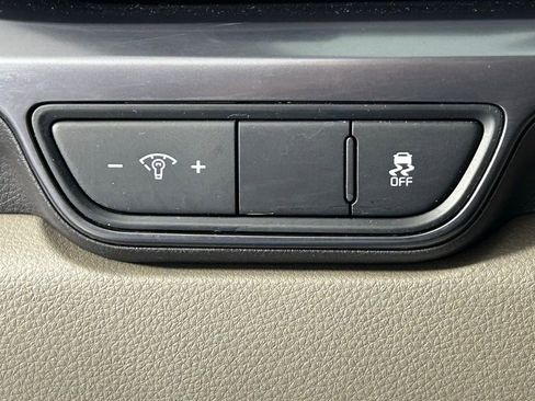 Used 2025 Kia Carnival image 29