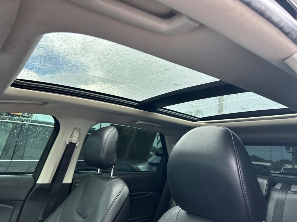 Used 2018 Ford Edge Titanium w/ Equipment Group 302A AWD/4WD image 19