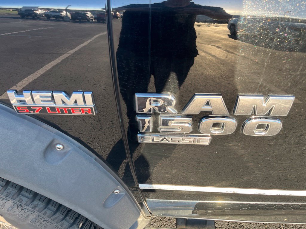 Used 2020 RAM 1500 Classic SLT w/ Luxury Group AWD/4WD image 14