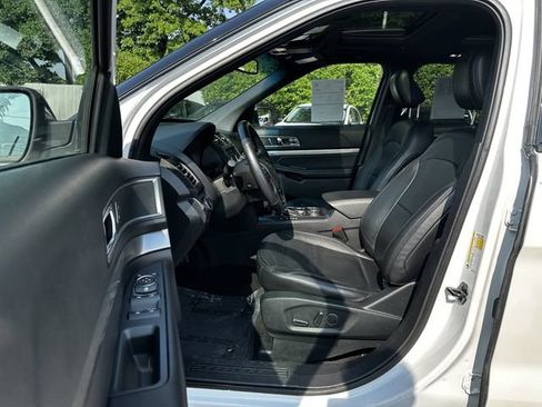 Certified 2018 Ford Explorer XLT w/ Equipment Group 202A AWD/4WD image 19