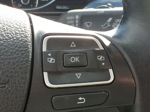 Used 2014 Volkswagen CC Executive FWD image 25