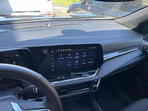 Used 2025 Chevrolet Equinox LT image 17