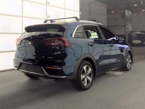 Used 2017 Kia Niro EX FWD image 5