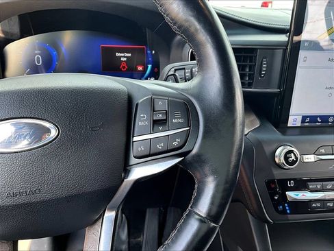 Used 2020 Ford Explorer Platinum w/ Premium Technology Package AWD/4WD image 14