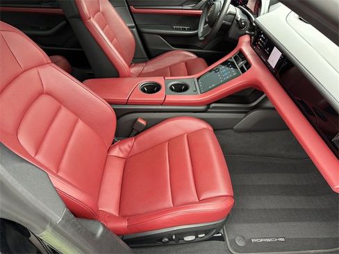 Used 2023 Porsche Taycan image 13