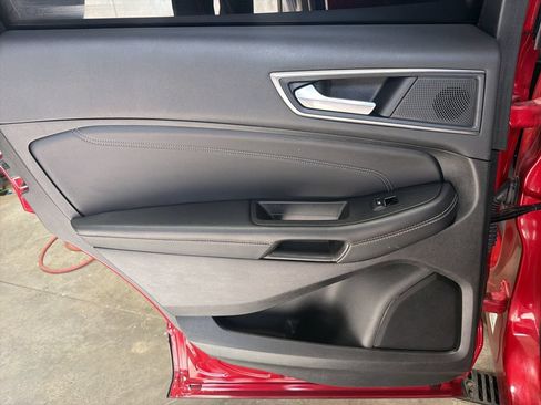 Used 2023 Ford Edge Titanium AWD/4WD image 21