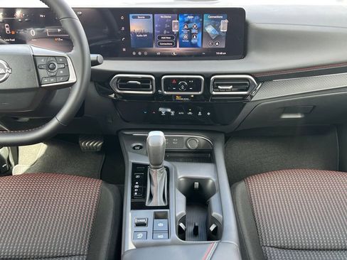 New 2026 Nissan Sentra SR image 3