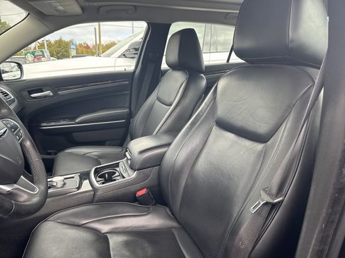 Used 2022 Chrysler 300 Touring L w/ Popular Equipment Group image 13