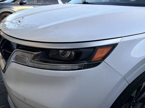 Certified 2024 Kia Carnival EX FWD image 4