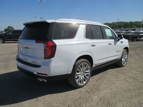 New 2026 GMC Yukon Denali w/ Denali Reserve Package AWD/4WD image 4