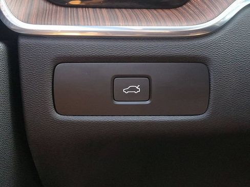 Used 2024 Volvo XC60 B5 Ultimate AWD/4WD image 23