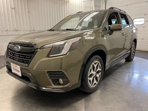 Used 2023 Subaru Forester Premium AWD/4WD image 3