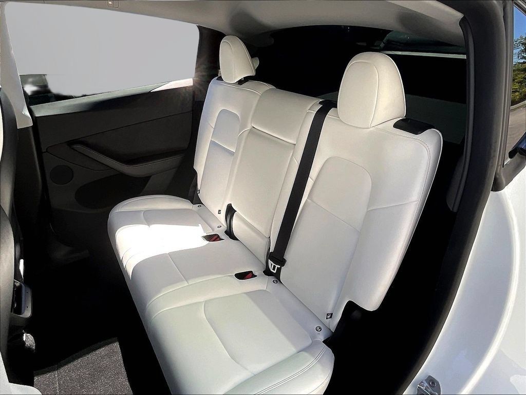 Used 2024 Tesla Model Y Long Range AWD/4WD image 22