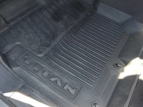 Used 2022 Nissan Titan SV w/ SV Convenience Package image 15