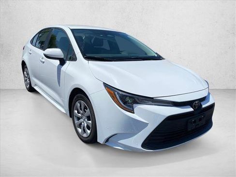 Used 2023 Toyota Corolla LE FWD image 3