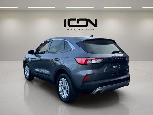 Used 2022 Ford Escape SE image 3