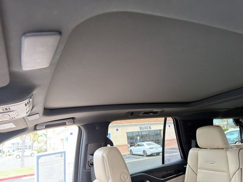 Used 2023 Cadillac Escalade Premium Luxury w/ LPO, Floor Liner Package AWD/4WD image 18