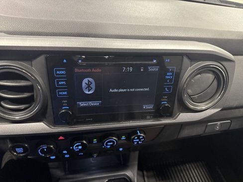 Used 2018 Toyota Tacoma TRD Off-Road w/ Technology Package AWD/4WD image 13