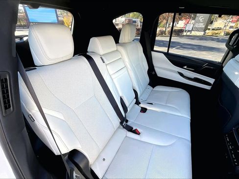 Used 2025 Lexus LX 600 4WD w/ Accessory Package (Z1) image 20