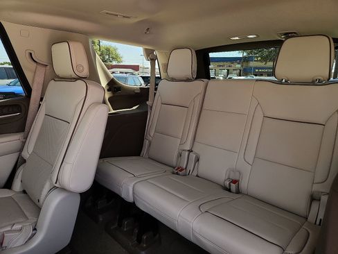Used 2023 GMC Yukon Denali AWD/4WD image 10