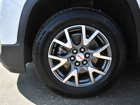 Used 2023 GMC Acadia SLT FWD image 12