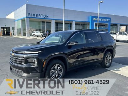 Used 2025 Chevrolet Traverse LT