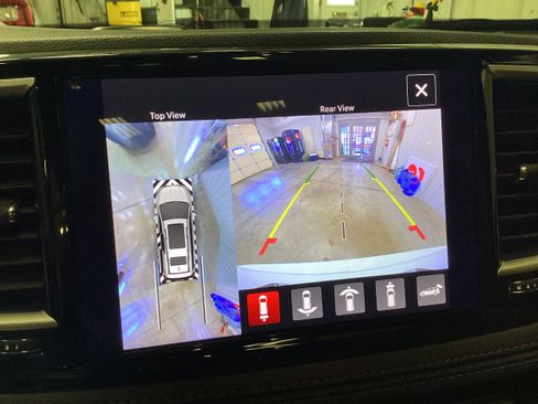 Used 2025 Chrysler Pacifica Pinnacle FWD image 35