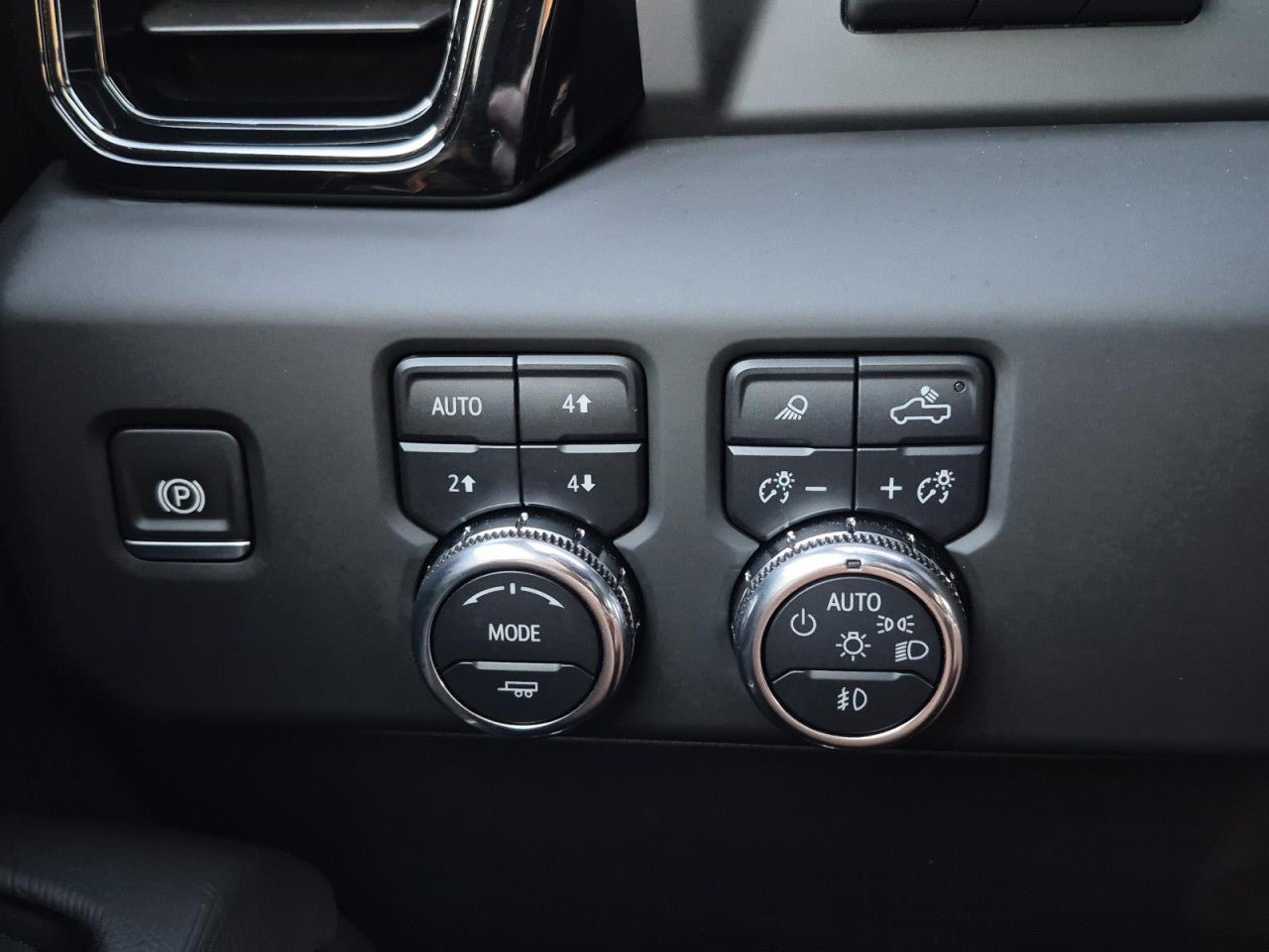 Certified 2025 GMC Sierra 2500 AT4X AWD/4WD image 20