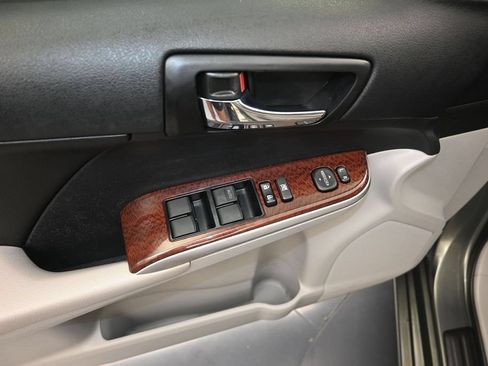 Used 2013 Toyota Camry XLE FWD image 11