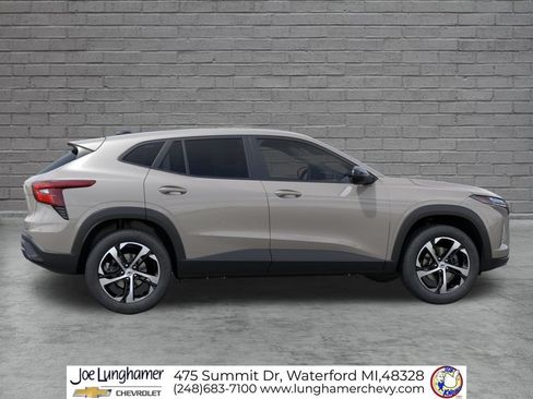 New 2026 Chevrolet Trax RS w/ Driver Confidence Package FWD image 5