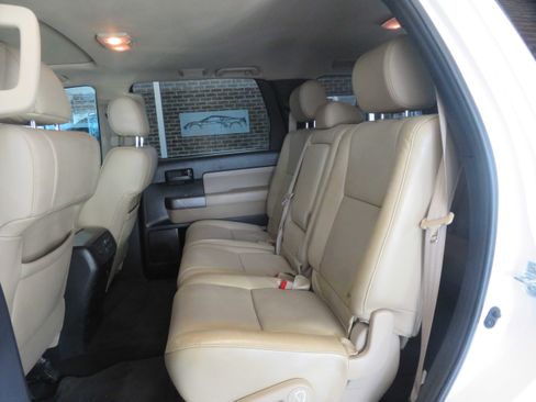 Used 2015 Toyota Sequoia SR5 w/ Premium Package image 19