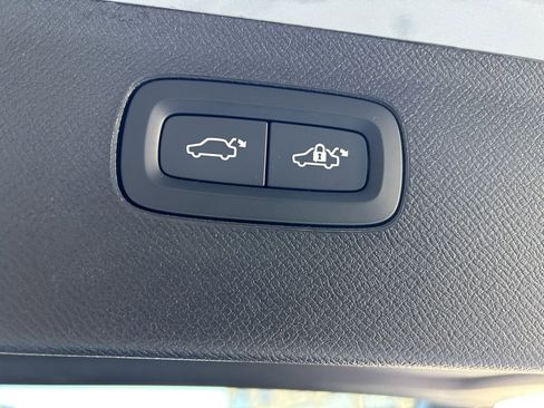Certified 2025 Volvo XC90 B5 Core image 14