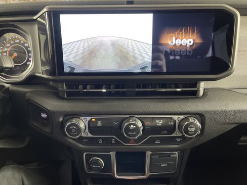 Used 2024 Jeep Gladiator Sport image 22