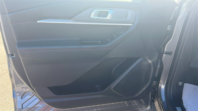 Certified 2025 Ford Explorer ST-Line AWD/4WD image 18