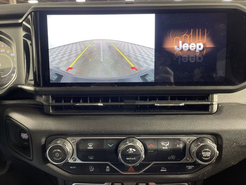 Used 2024 Jeep Gladiator Sport image 22