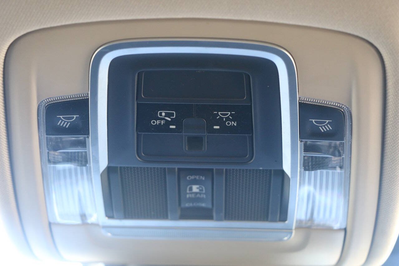Used 2021 RAM 1500 Laramie w/ Off Road Group AWD/4WD image 28