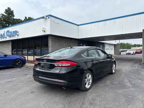 Used 2018 Ford Fusion SE FWD image 6