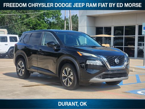 Used 2022 Nissan Rogue SV FWD image 2