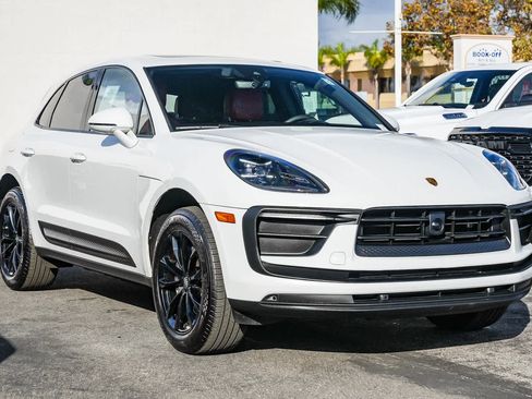 Used 2023 Porsche Macan image 3