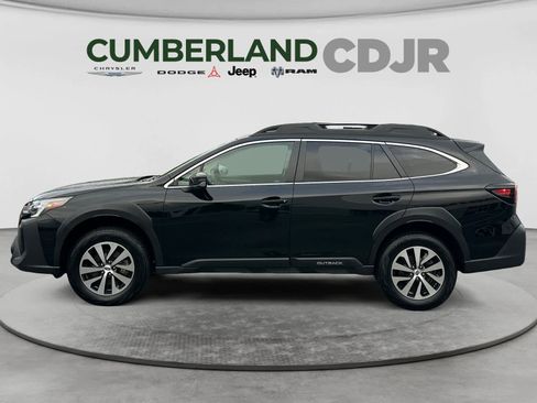 Used 2025 Subaru Outback Premium AWD/4WD image 3