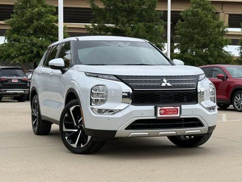 Used 2024 Mitsubishi Outlander SE Black Edition AWD/4WD image 2