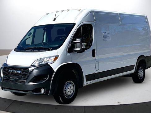 Used 2024 RAM ProMaster 2500 w/ Convenience Group image 4
